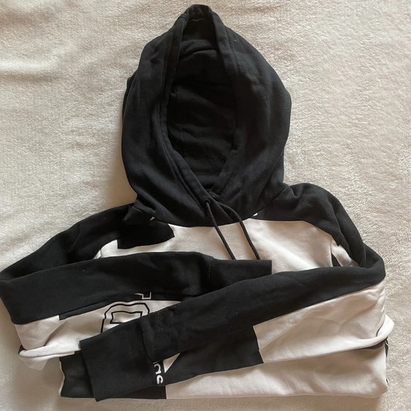 Adidas Cropped Graphic Lightweight Sweatshirt Black and White SZ Small - Picture 4 of 5